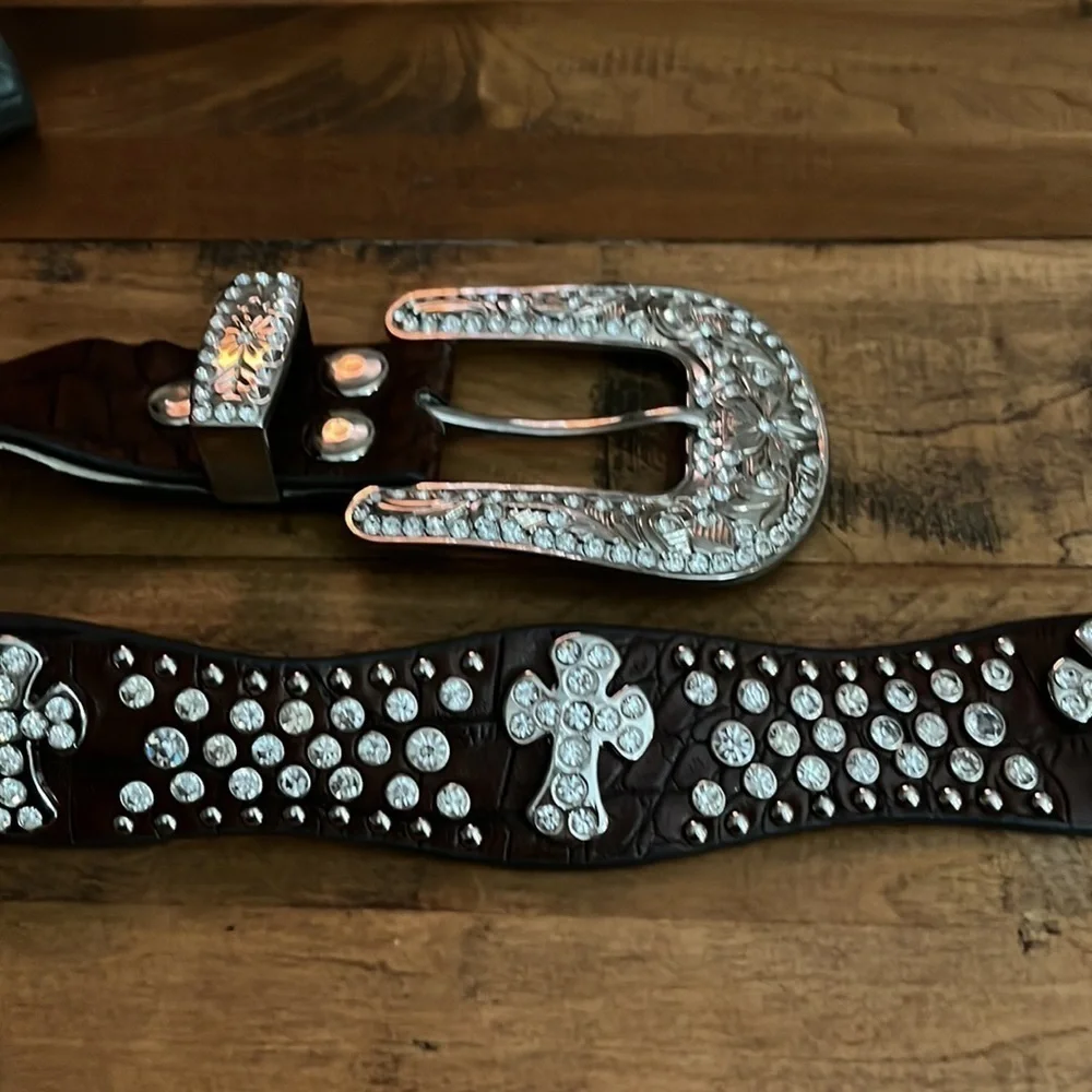 WESTERN leather rhinestone belt, measure 35” from last hole on belt to prong